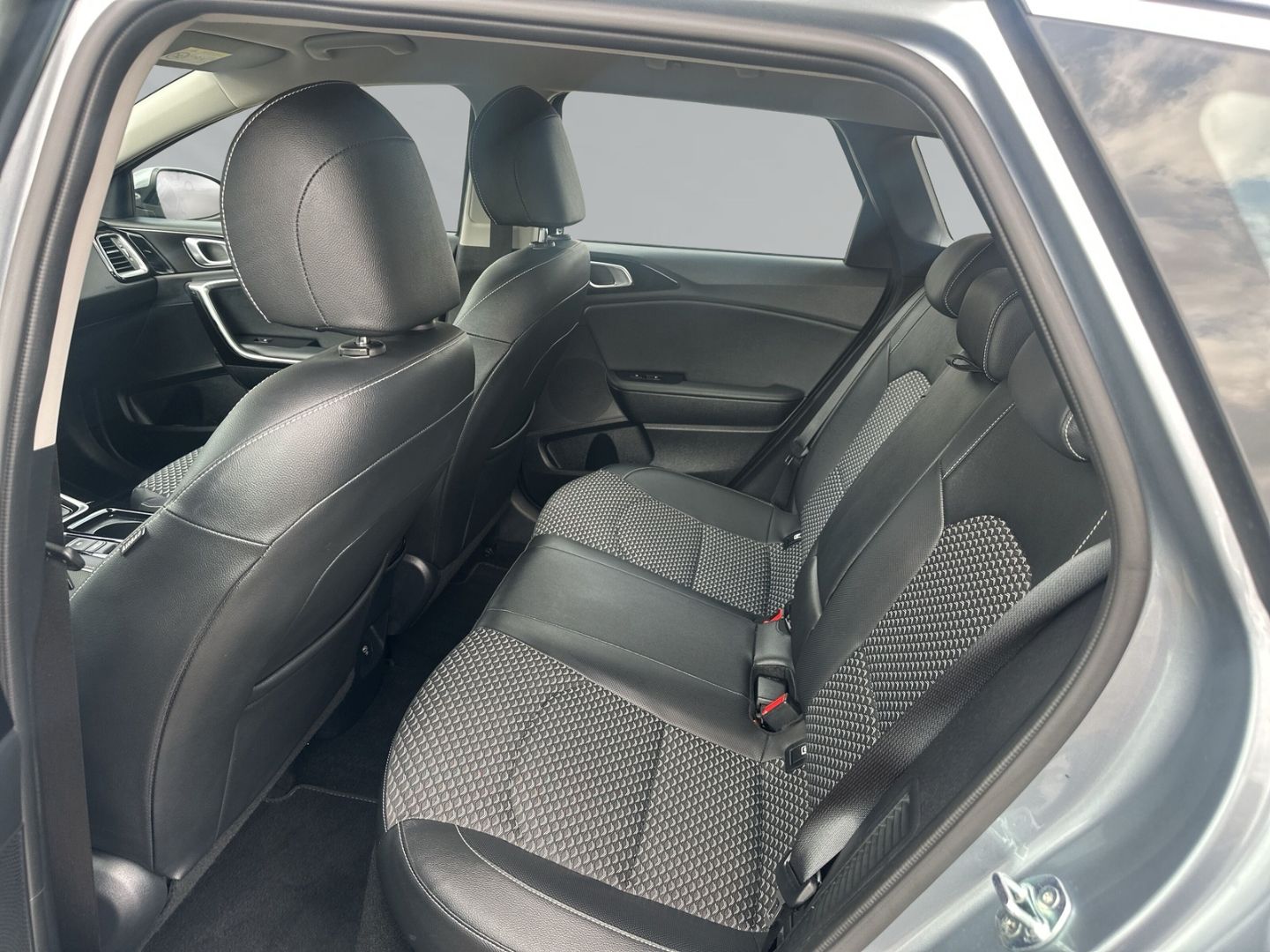 Fahrzeugabbildung Kia Ceed_sw Plug-in Hybrid Spirit 1.6+Navi+digitales