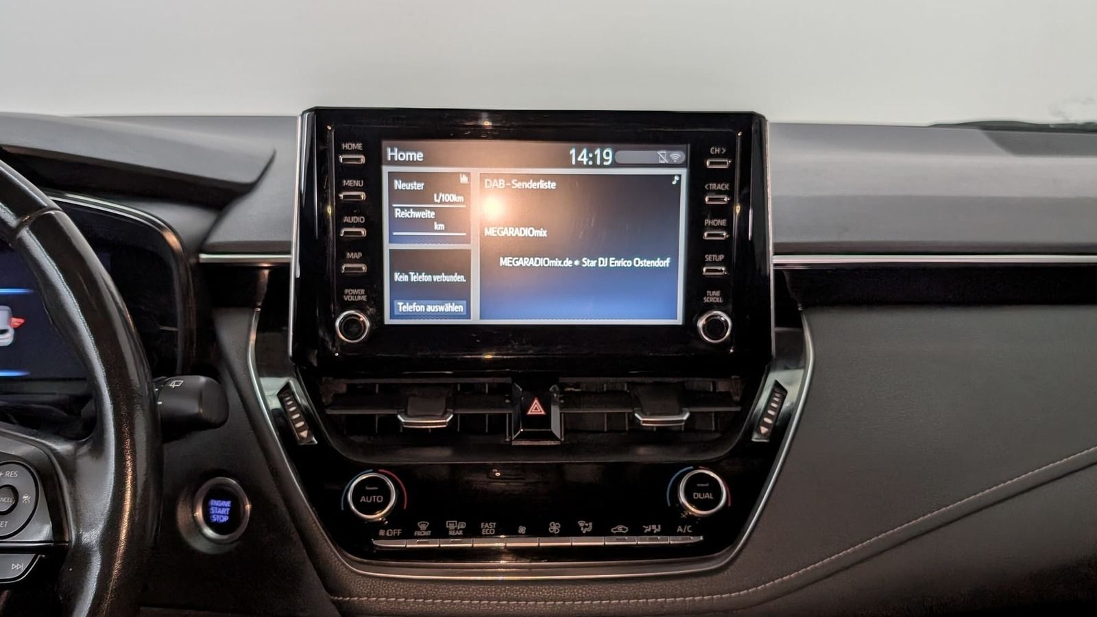 Fahrzeugabbildung Toyota Corolla Touring Sports 1.2 Team D * LED *
