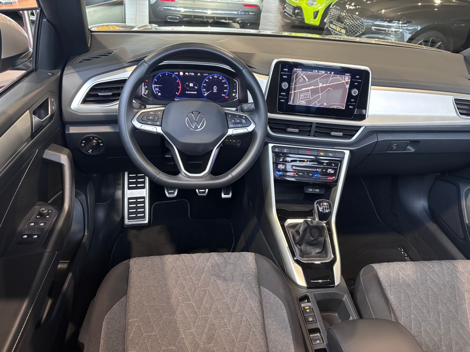 Fahrzeugabbildung Volkswagen T-Roc Cabriolet Move RFK LED NAVI ALU