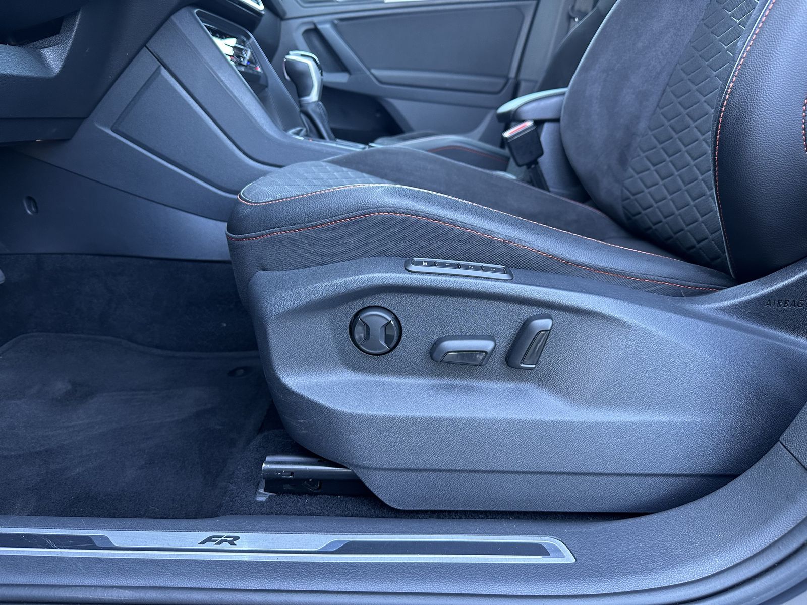 Fahrzeugabbildung SEAT Tarraco FR 4Drive 2.0 TDI DSG NAV+LED+AHK+ACC+SH