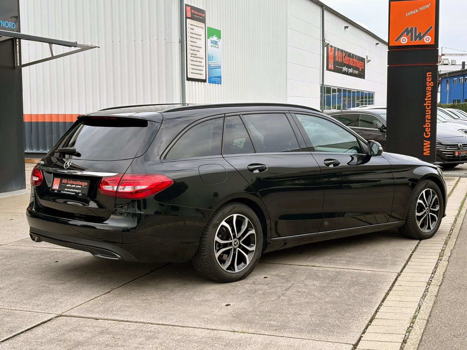 Fahrzeugabbildung Mercedes-Benz C220d T-Modell Avantgarde ACC 360° AHK PANO NAV