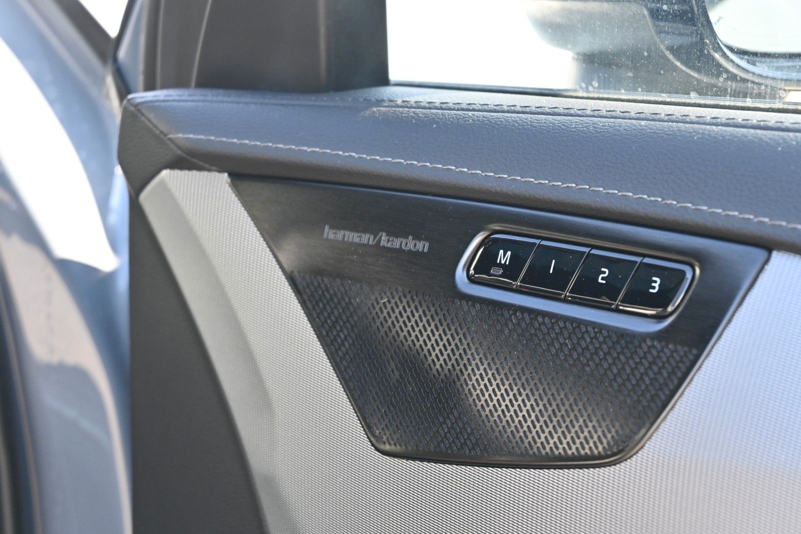 Fahrzeugabbildung Volvo XC90 R Design RC T8 Plug-In Hyb.AWD*LUFT*AHK*LED