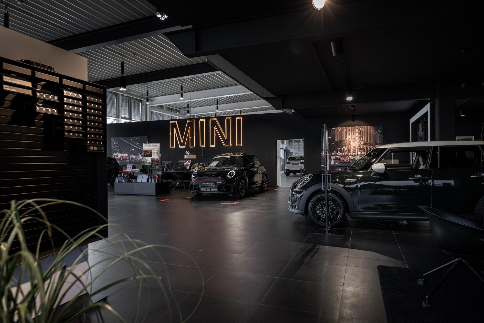 showroom-image-top