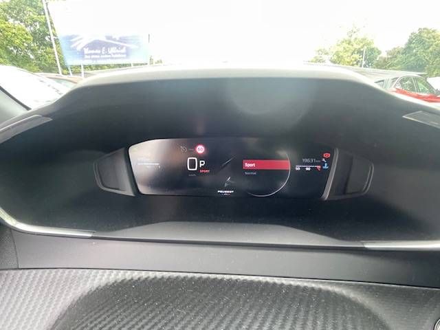 Fahrzeugabbildung Peugeot Peugoet 2008 Allure Pure Tech 130 AT