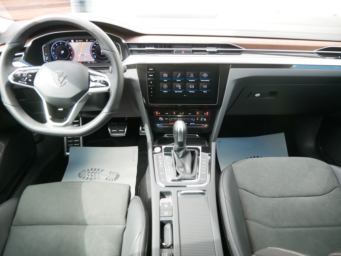 Fahrzeugabbildung Volkswagen Arteon SB 2.0 Elegance NEU60T AHK Kamera DSG SHZ