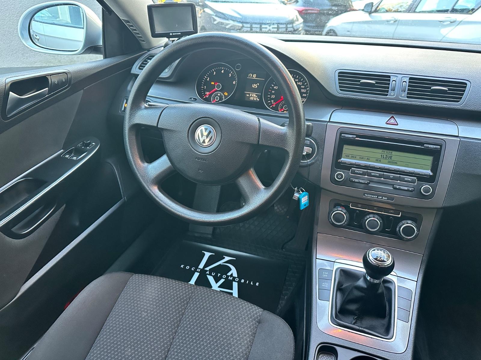 Volkswagen Passat 2010 — photo 23