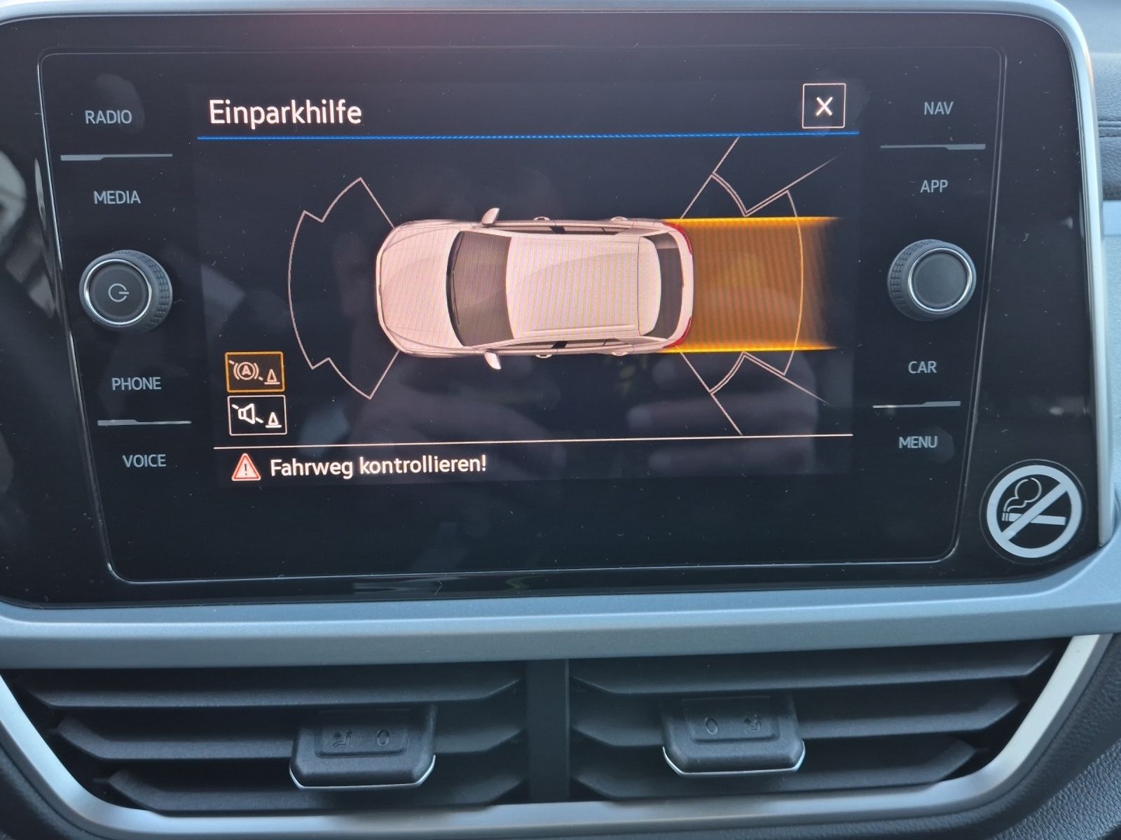 Fahrzeugabbildung Volkswagen T-Roc TSI Goal LED Navi AID ACC Park-Assist SH 1