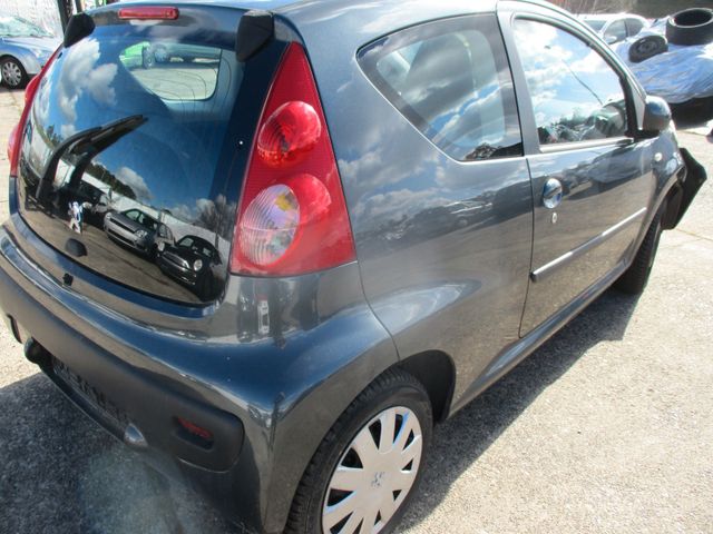 Peugeot 107 Petit Filou 70 AG -NR : 74855