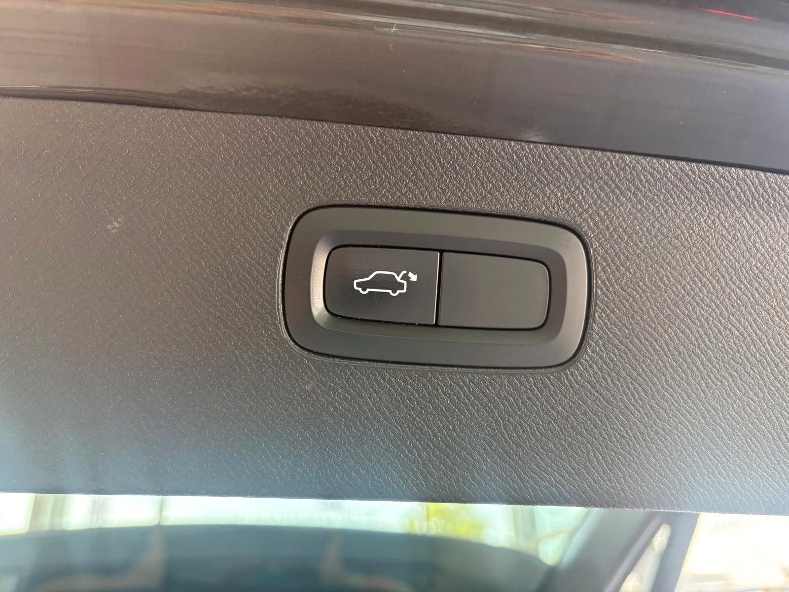 Fahrzeugabbildung Volvo XC 90 XC90 Momentum 2WD 7 sitze volleder, acc