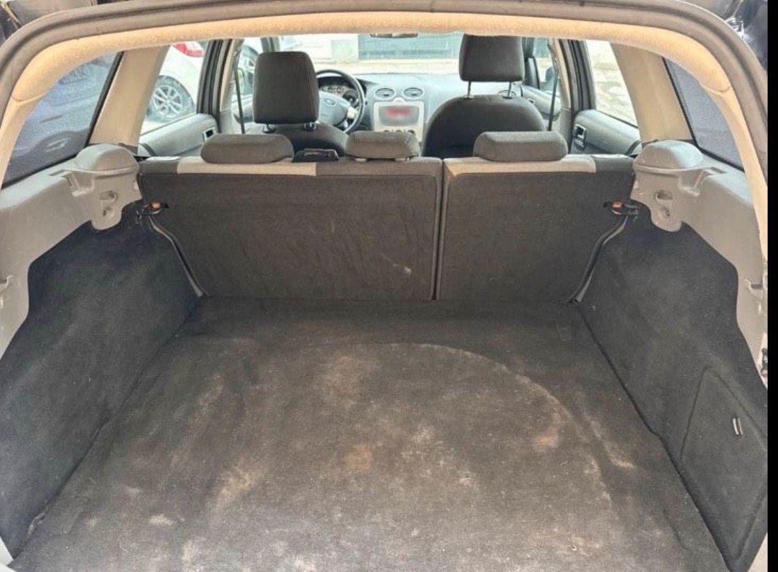 Ford Focus 2010 — photo 9