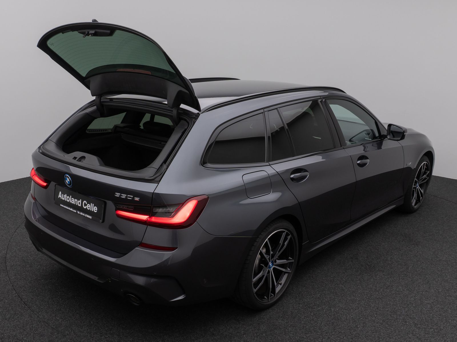 Fahrzeugabbildung BMW 330e  M Sport Kamera DAB HiFi DrivAssist 19Zoll
