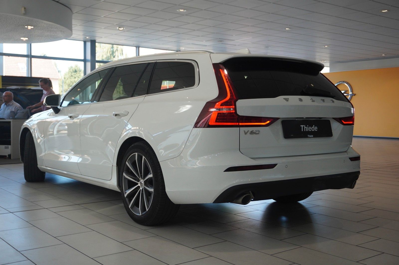 Fahrzeugabbildung Volvo V60 Kombi  MOMENTUM PRO NAVI/LED/KAMERA/SHZ/DAB+