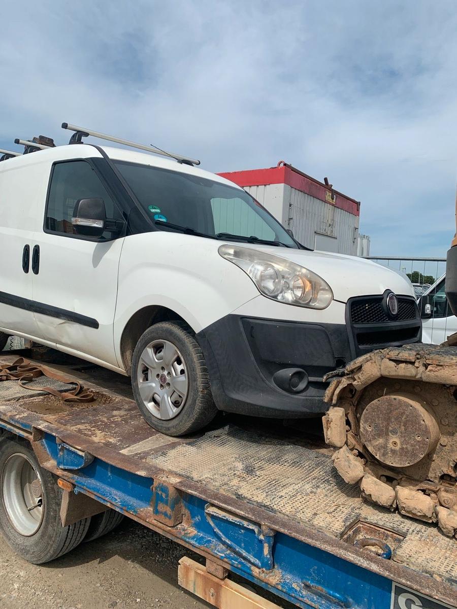 Fiat Doblo 2013 — rear view