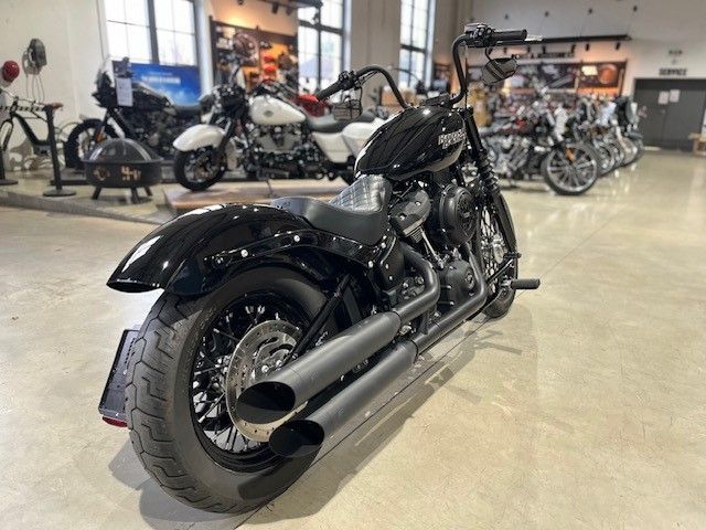 Fahrzeugabbildung Harley-Davidson FXBB Street Bob 107CUI mit Kesstech Auspuff