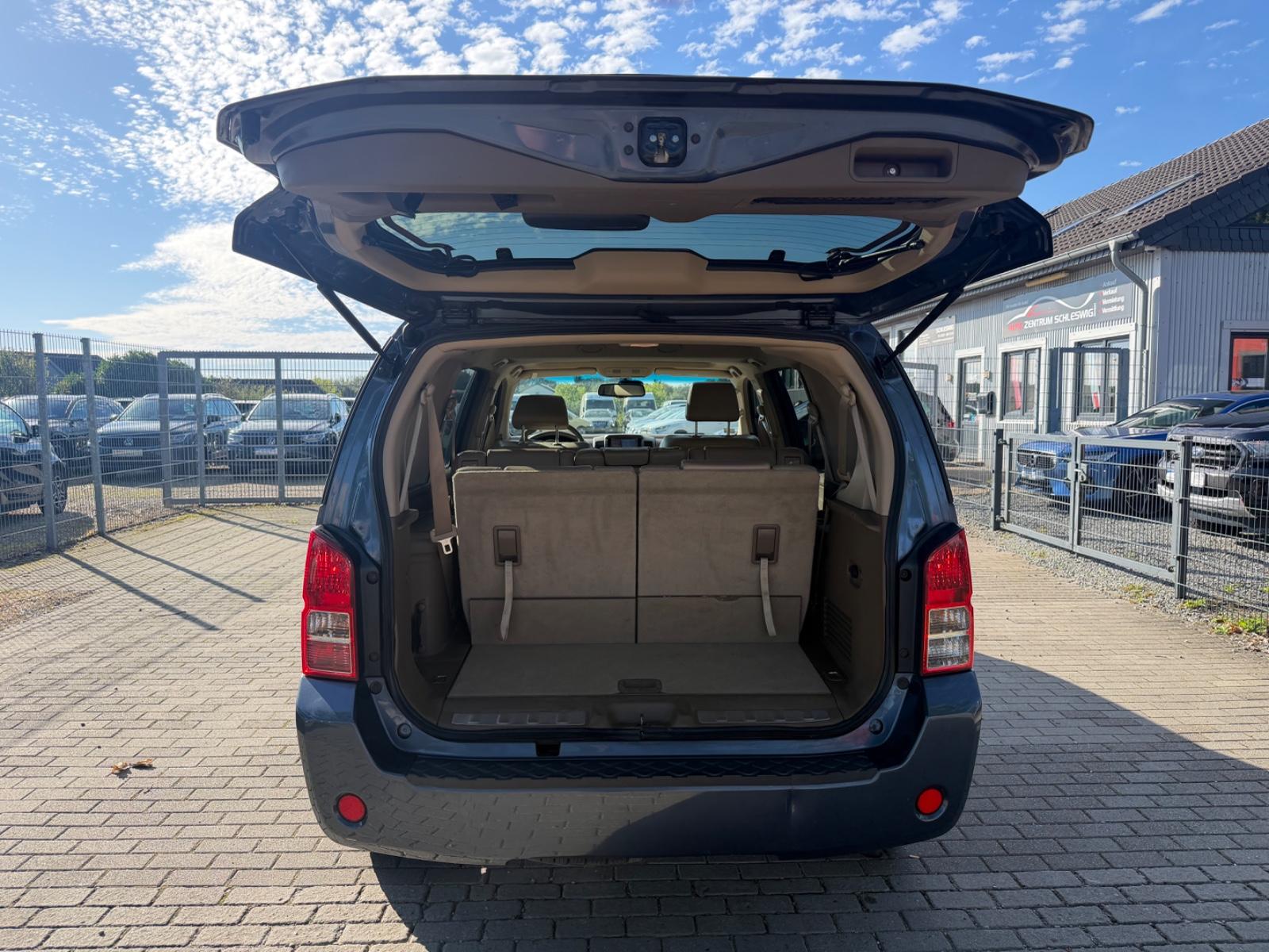 Nissan Pathfinder LE 2.5 dCi 171 ch BVA 4x4 / 7 places / 1ère main / Toit ouvrant / Cuir / Caméra de recul