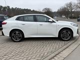BMW iX2 20eDrive M Sport NEUWAGEN-LED-ALCANT-CURV-19 - weiße BMW iX2
