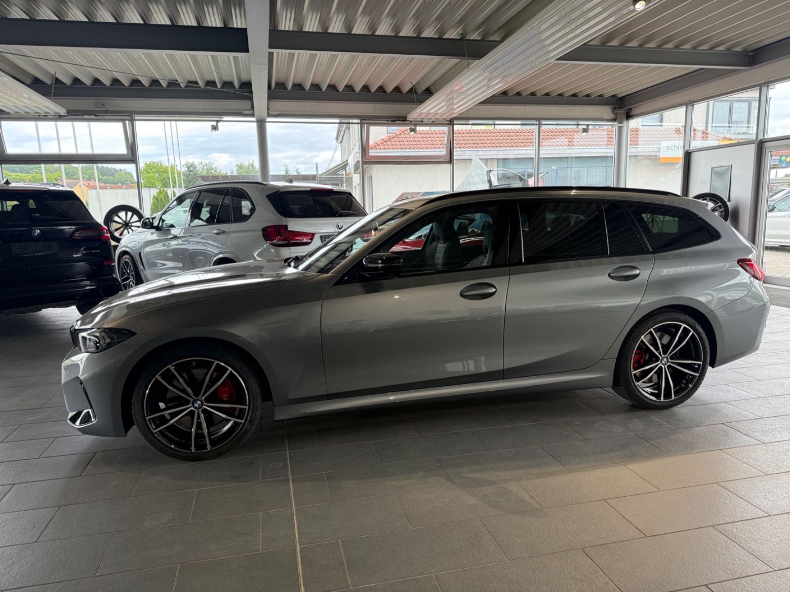 Fahrzeugabbildung BMW 320d Touring xDrive MSport*LED*HK*AHK*MSitze*360