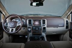 DODGE RAM 1500 5.7l V8 Laramie CrewCab - Unfallfrei