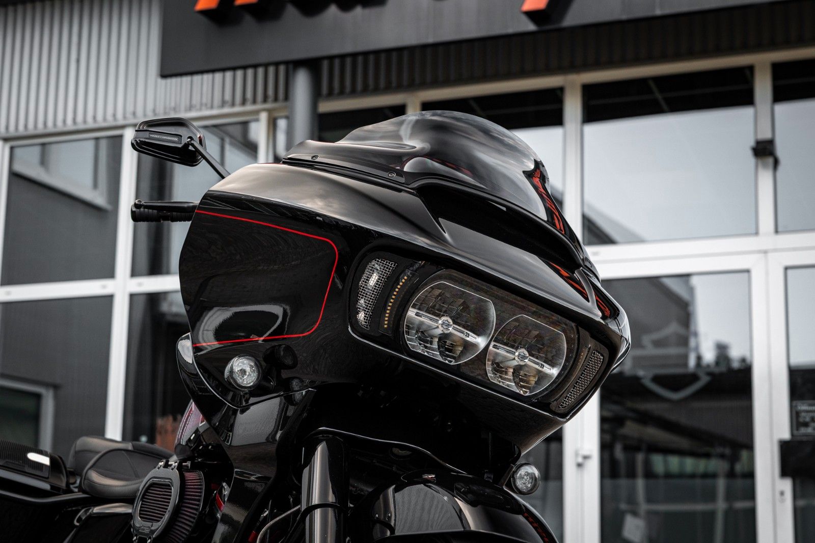 Fahrzeugabbildung Harley-Davidson CVO ROAD GLIDE 117 FLTRXSE - JEKILL&HYDE
