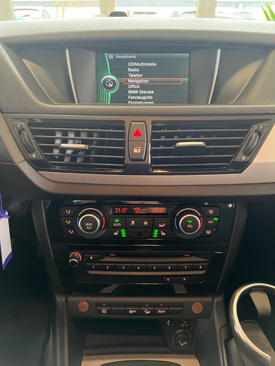 Fahrzeugabbildung BMW X1 18 d xDrive *LED/XENON*NAVI*MEMORY*