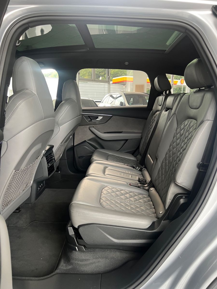 Fahrzeugabbildung Audi SQ7 4.0 TDI quattro*Head-Up * 7.SITZER*Exclusive