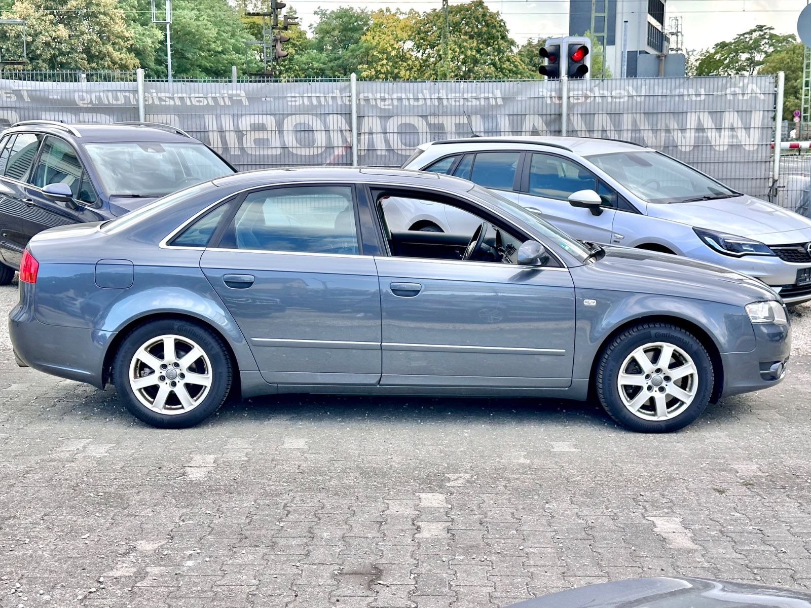 Fahrzeugabbildung Audi A4 163 PS Limousine *PDC+Automatik+Schiebedach*