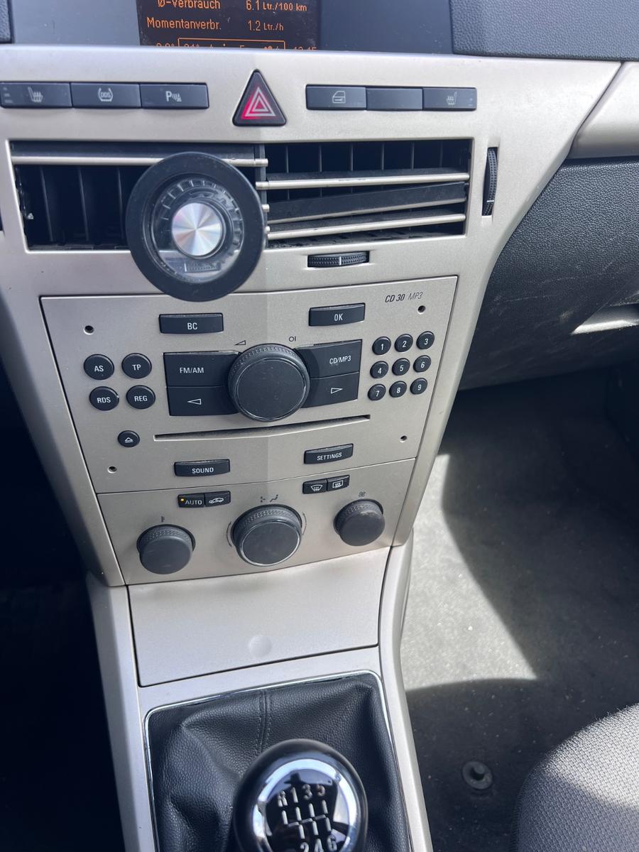 Opel Astra 2008 — photo 11