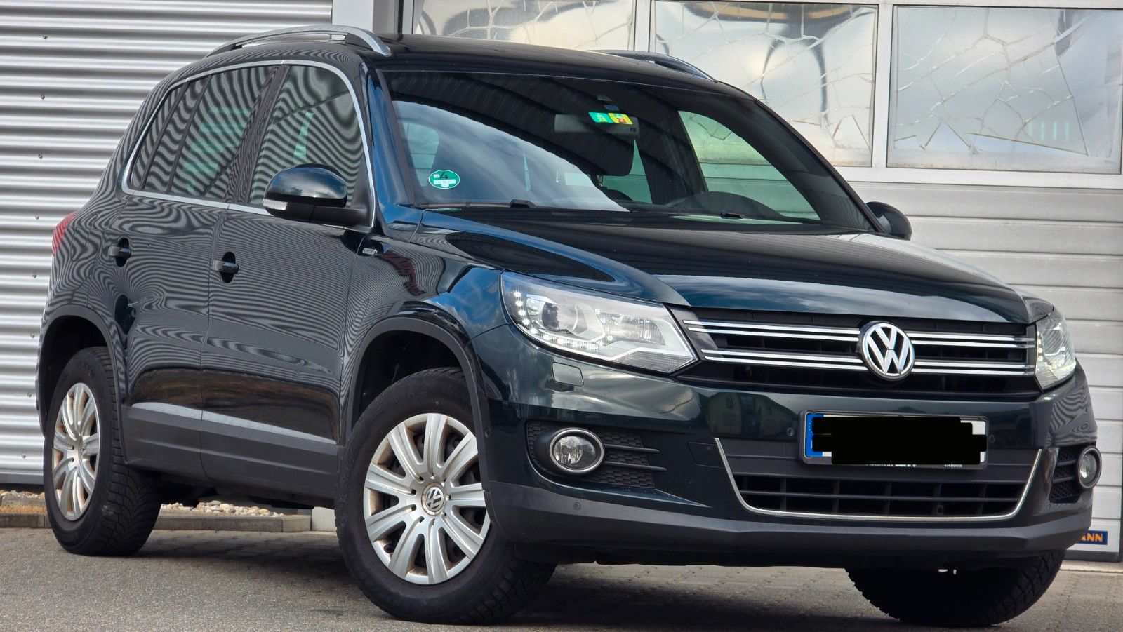 Volkswagen Tiguan - 1