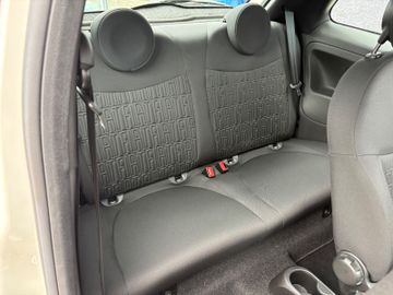 Fahrzeugabbildung Fiat 500 MildHybrid DAB Klima UConnect CarPlay uvm
