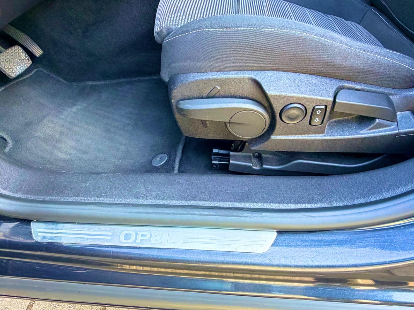 Opel Insignia 2012 — photo 11