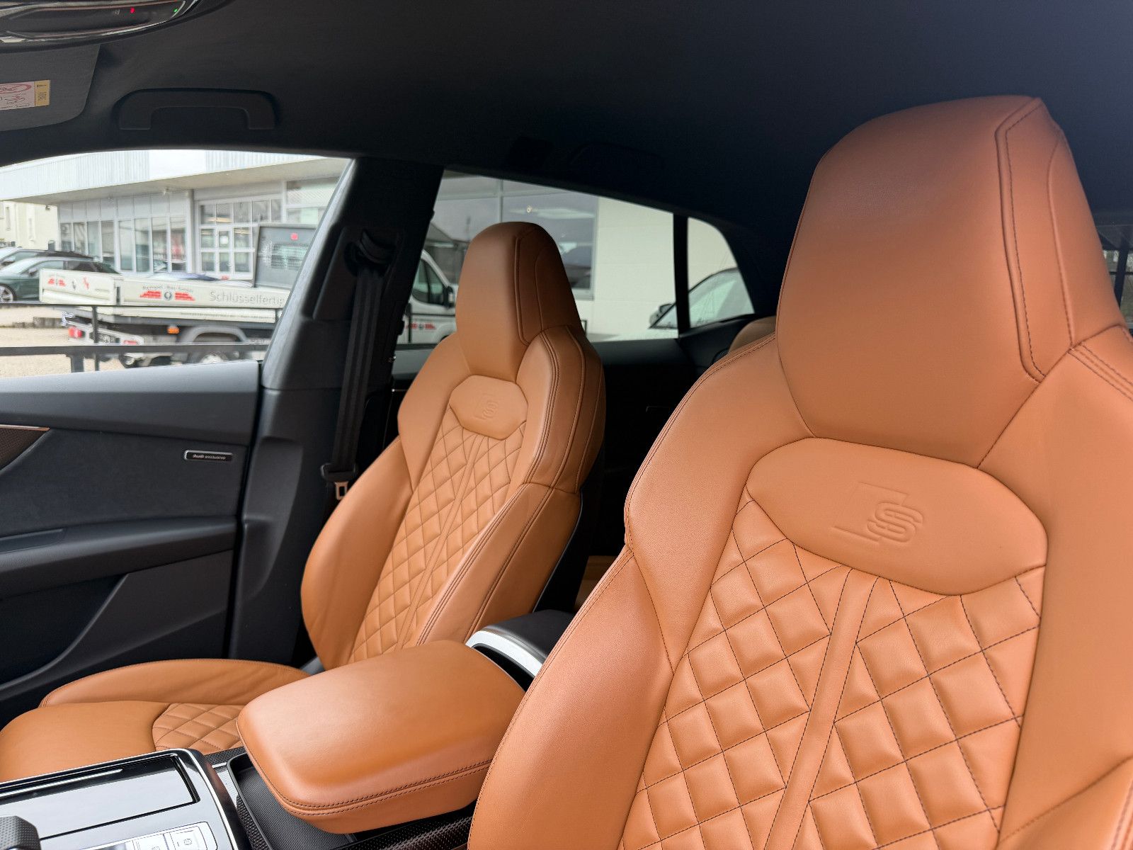 Fahrzeugabbildung Audi SQ8 4.0 TFSI quattro/EXCLUSIVE/ALCANTARA/BLACK