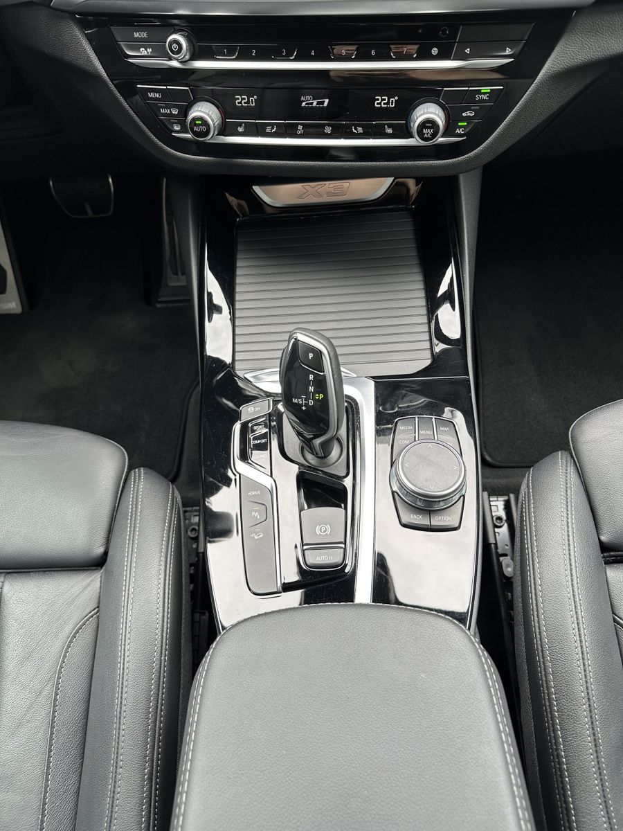Fahrzeugabbildung BMW X3 xDrive30e M-Sport NAV+LED+H&K+21ZOLL+WLAN+VC