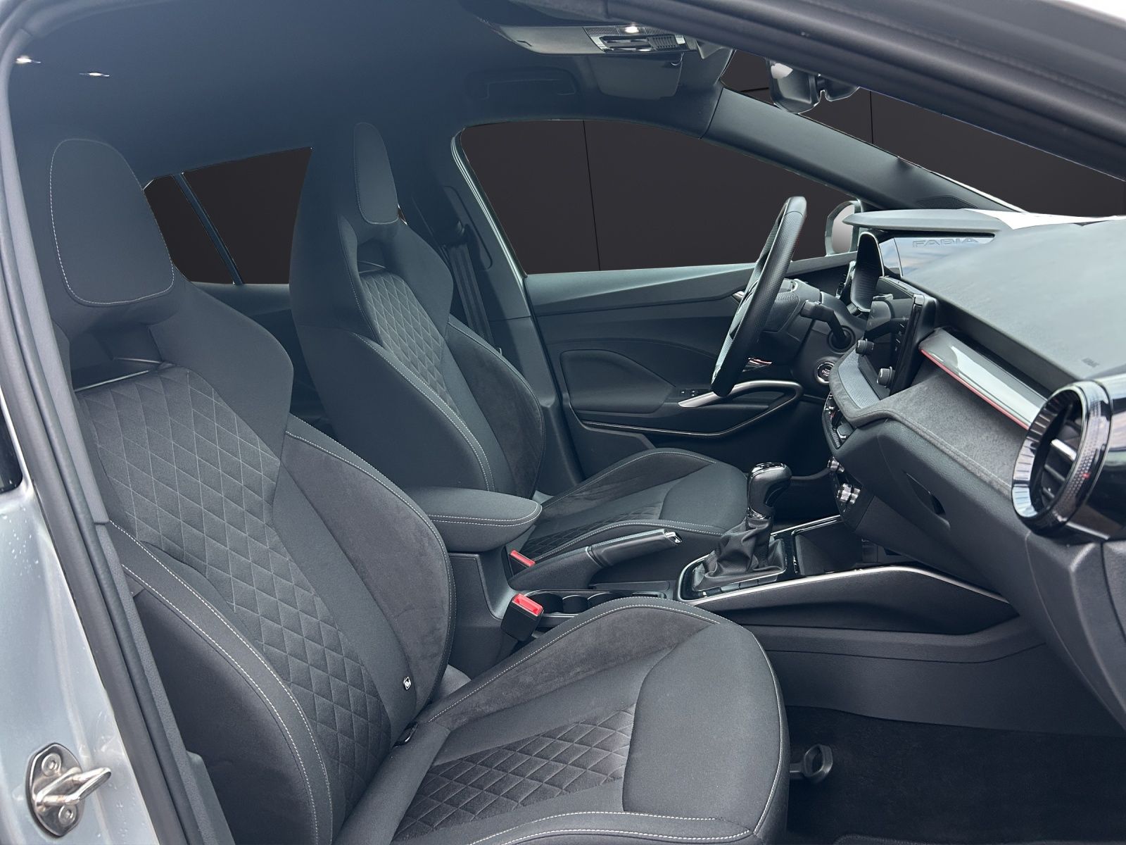 Fahrzeugabbildung SKODA Fabia Style TSI DSG LED SH RFK AID Ambiente Clim