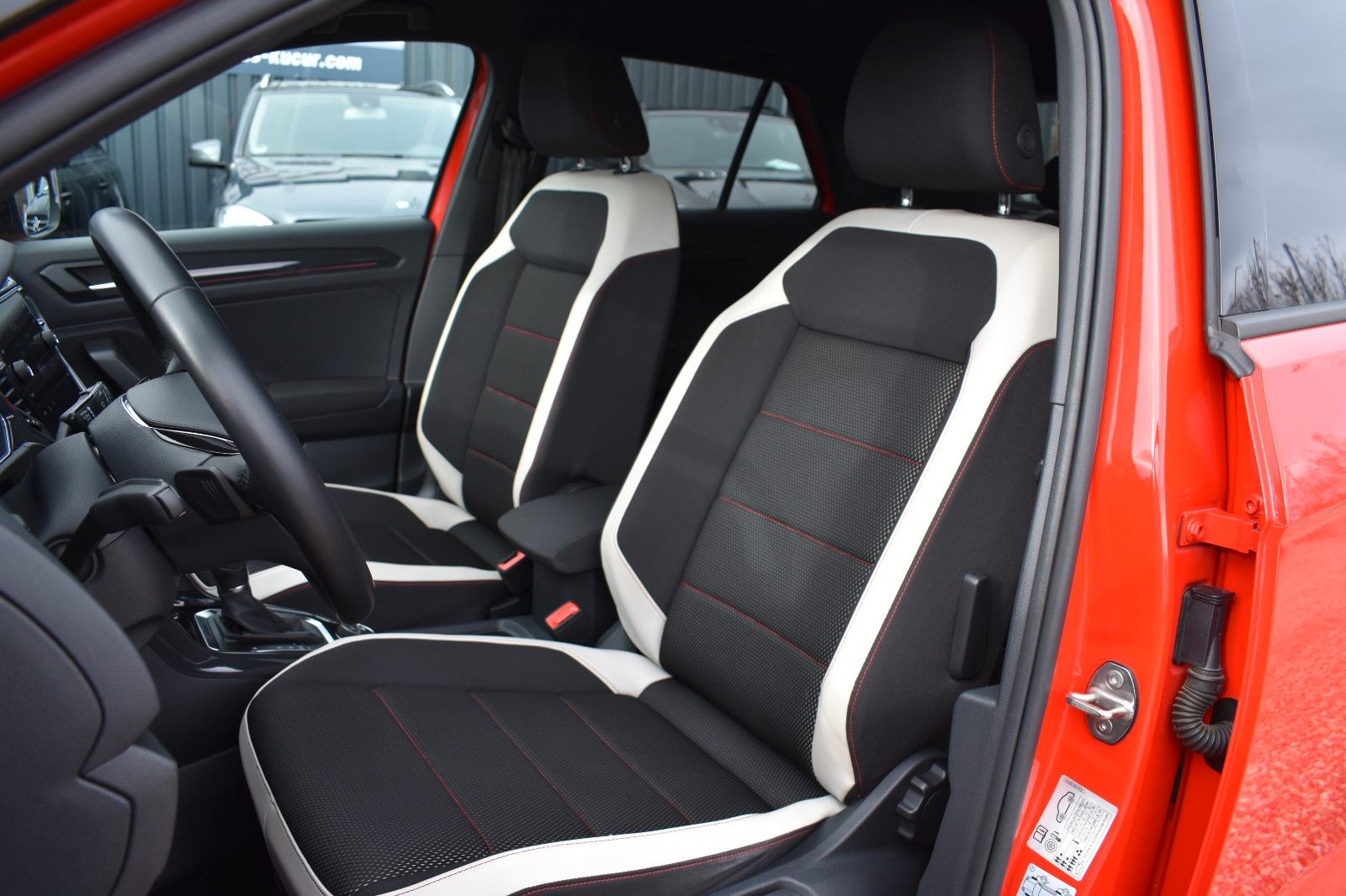 Fahrzeugabbildung Volkswagen T-Roc Sport 4Motion LED AHK Applecar Automatik