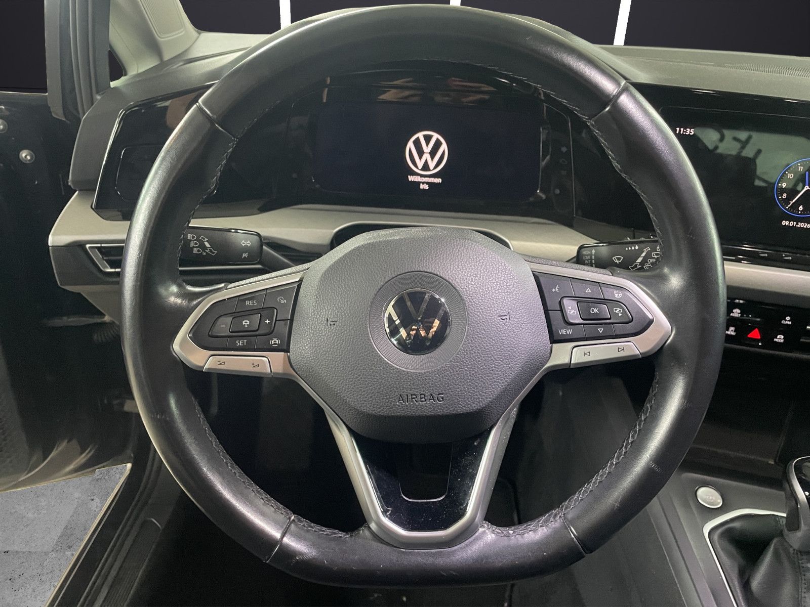 Fahrzeugabbildung Volkswagen Golf VIII*Standheizung*Kamera*Navi*ACC*SitzHZ*