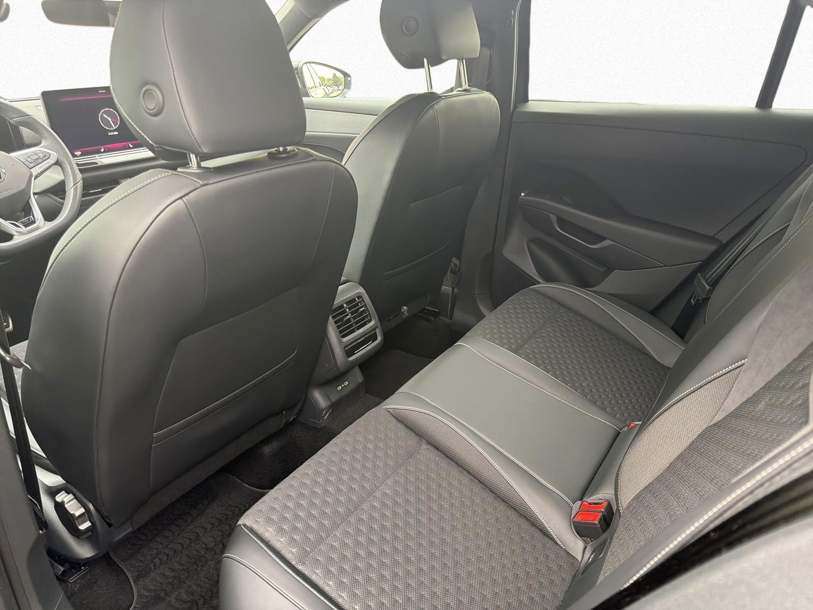 Volkswagen T-Roc R-Line 1.5 eTSI 7-DSG NAVI KLIMA PDC, миниатюра 10