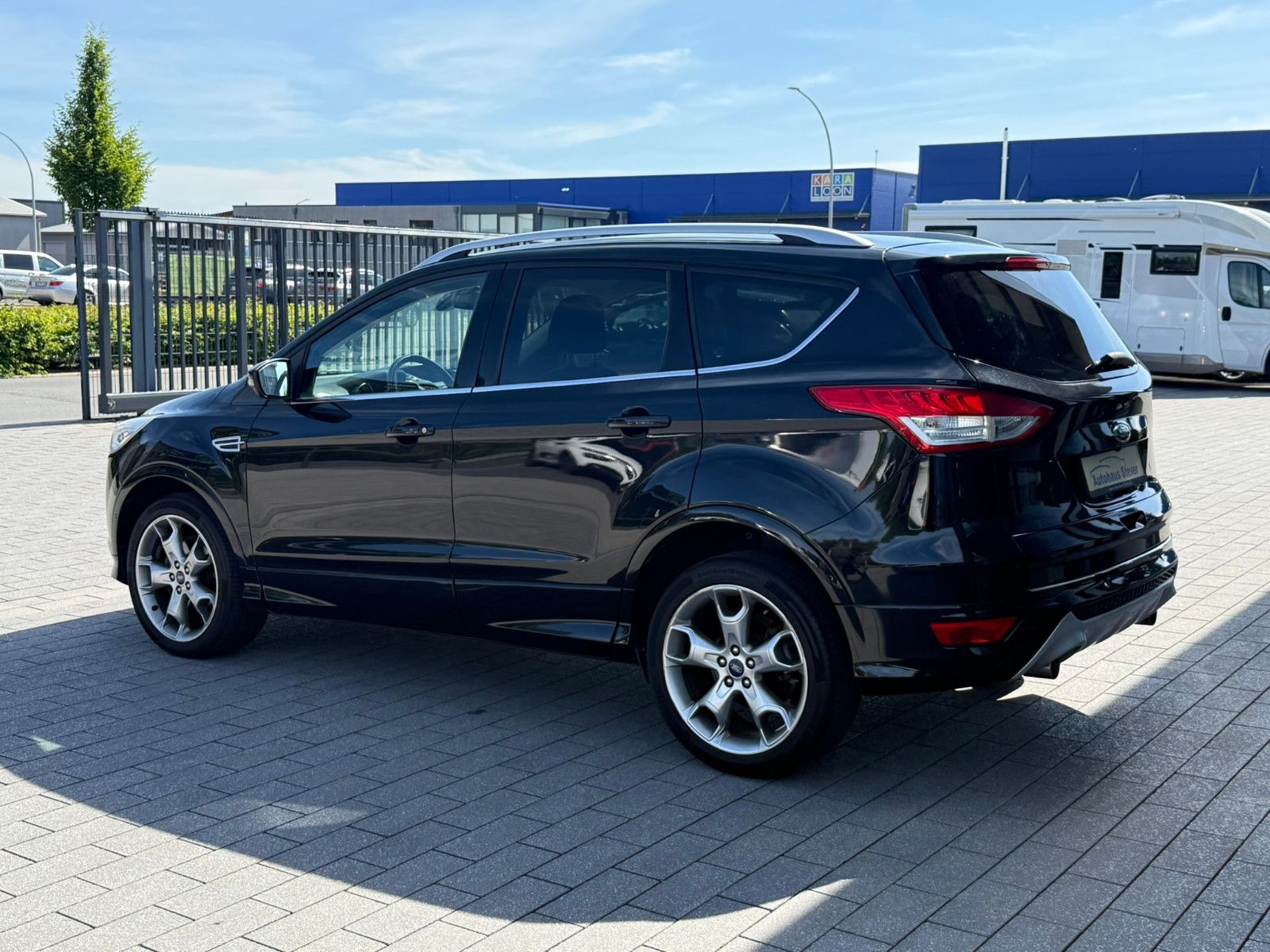 Fahrzeugabbildung Ford Kuga Individual KLIMAAUTO SITZHEIZUNG AHK