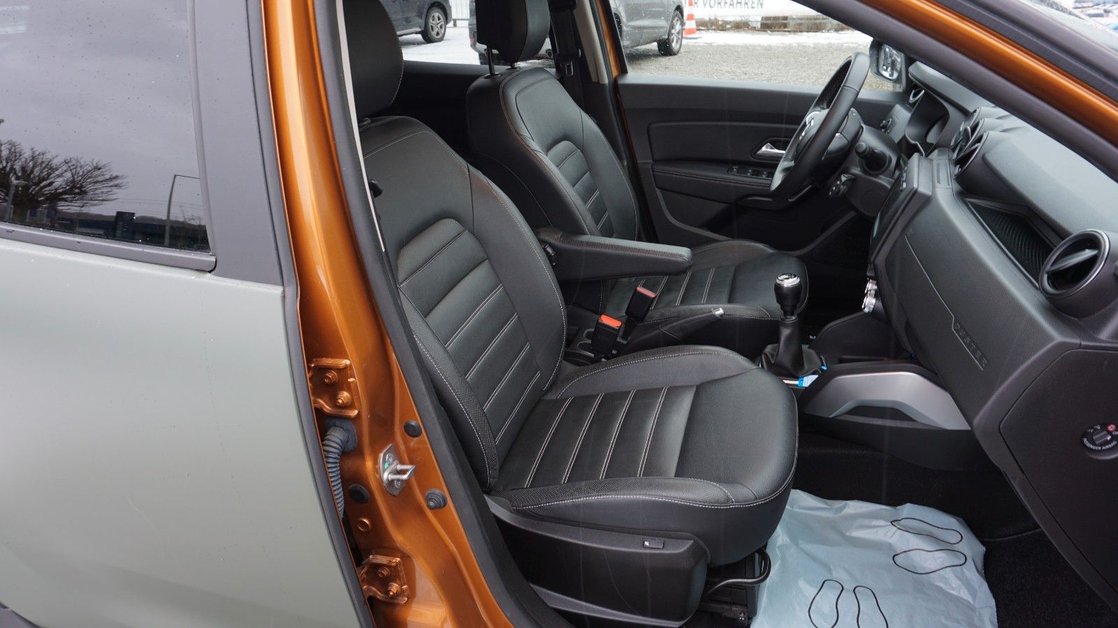 Fahrzeugabbildung Dacia Duster Adventure AHK,Scheckheft,Leder,LED,Navi