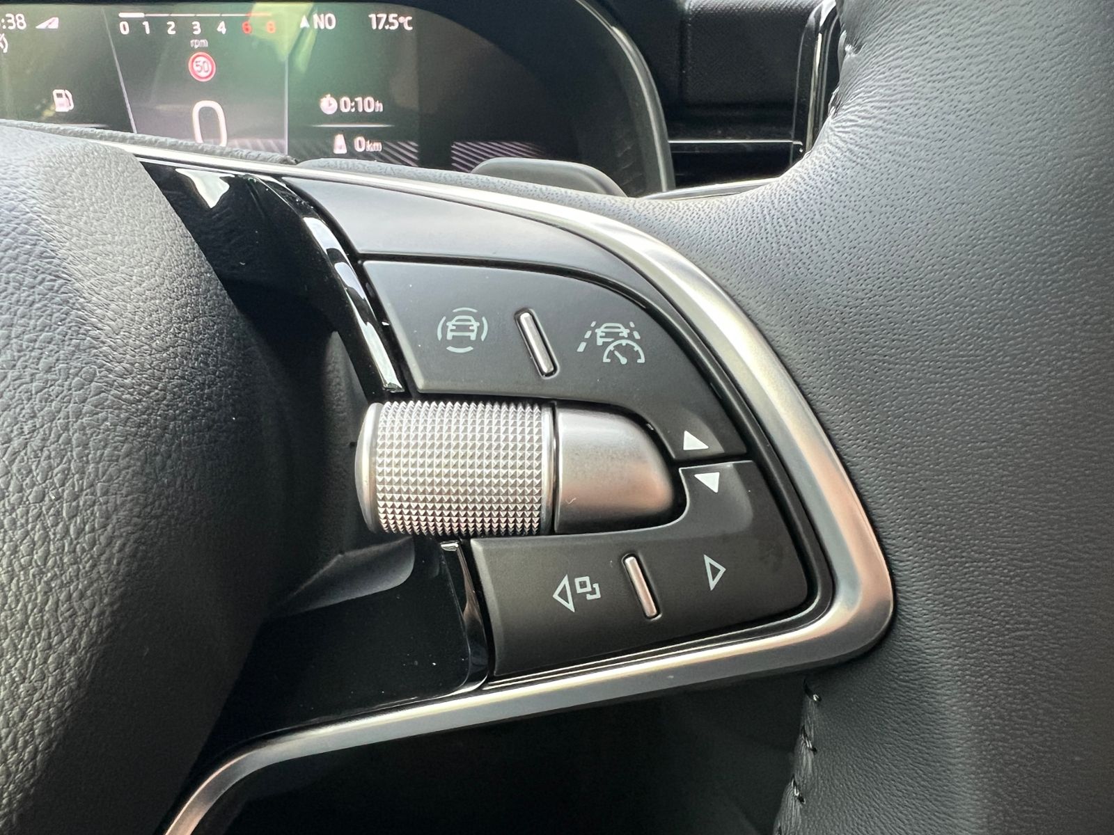 Fahrzeugabbildung SKODA Scala Selection 1.0 TSI DSG *AHK, LED, ACC, Kame