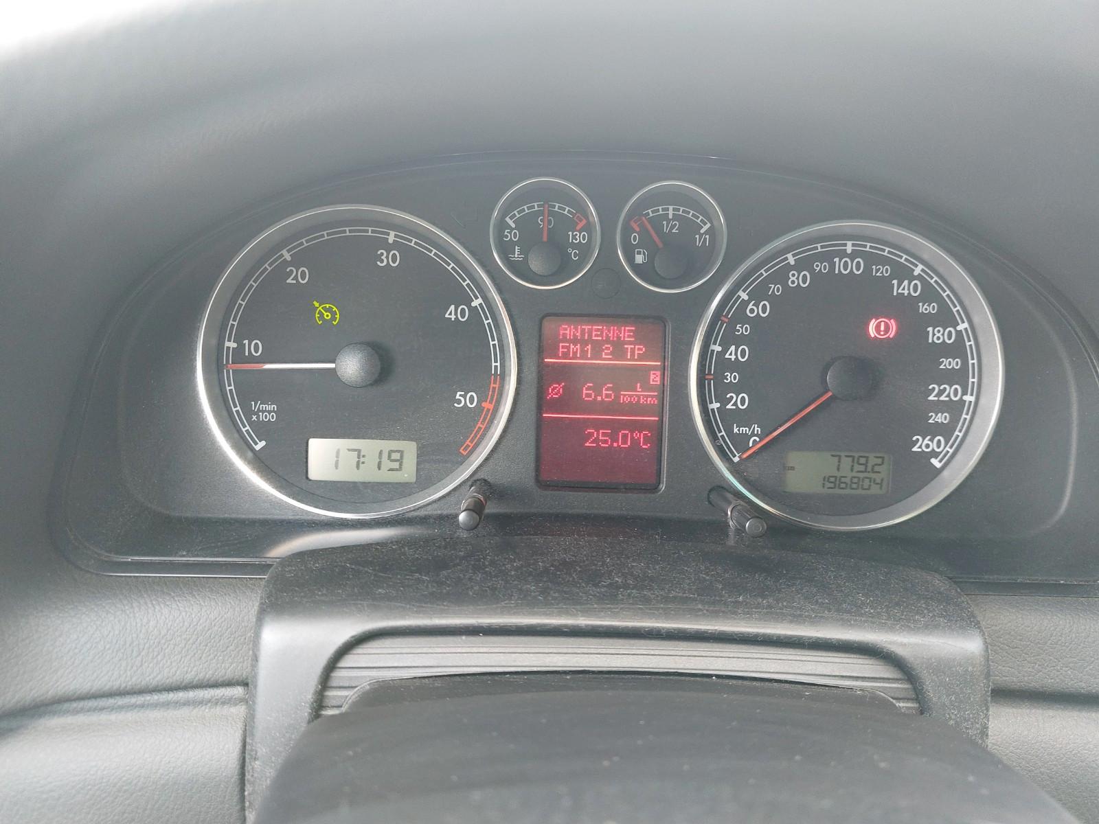 Volkswagen Passat 2005 — photo 12