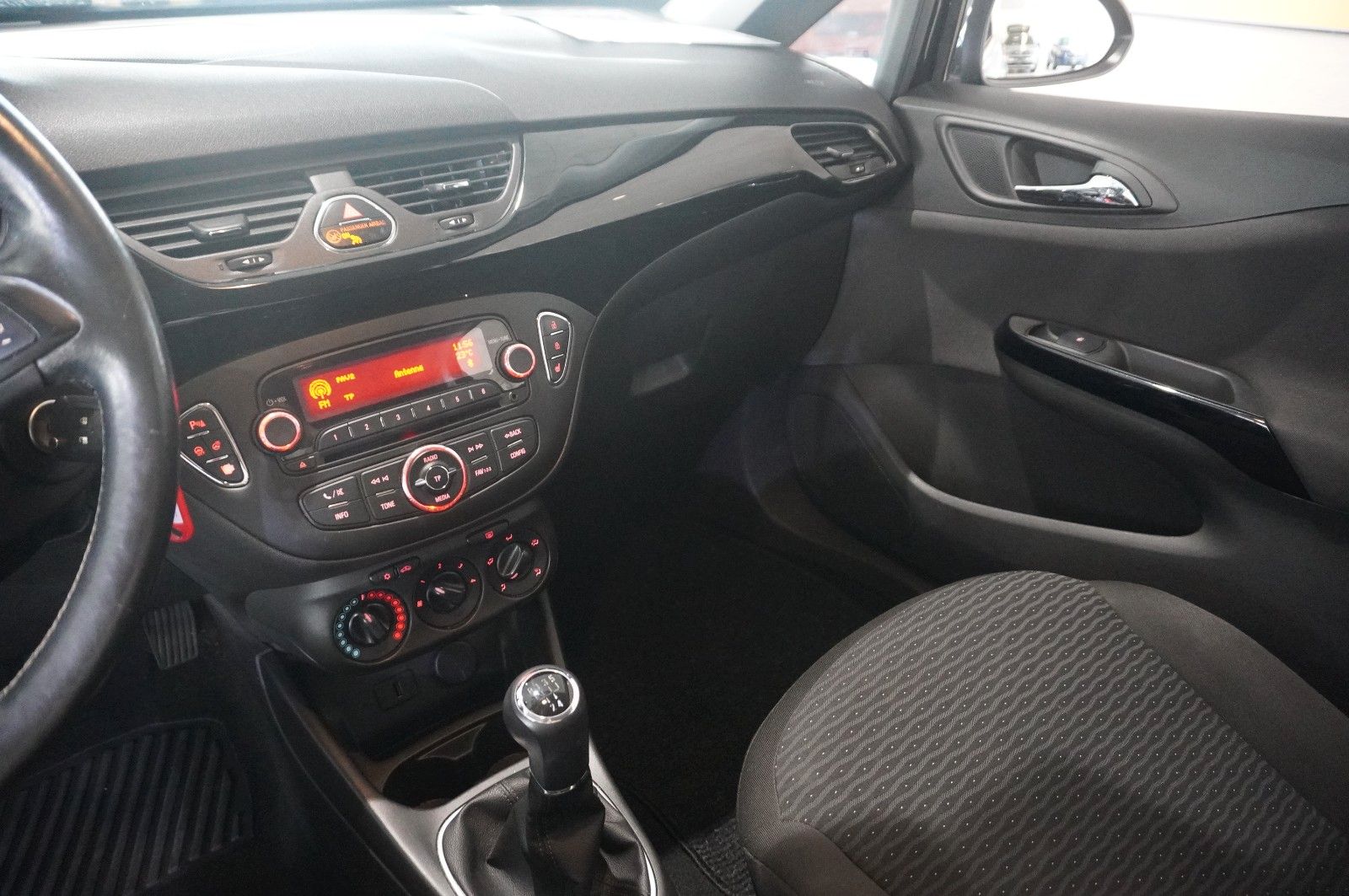 Fahrzeugabbildung Opel Corsa E 1.4T DRIVE 3-TÜR KLIMA/SHZ/PDC/TEMP./LHZ