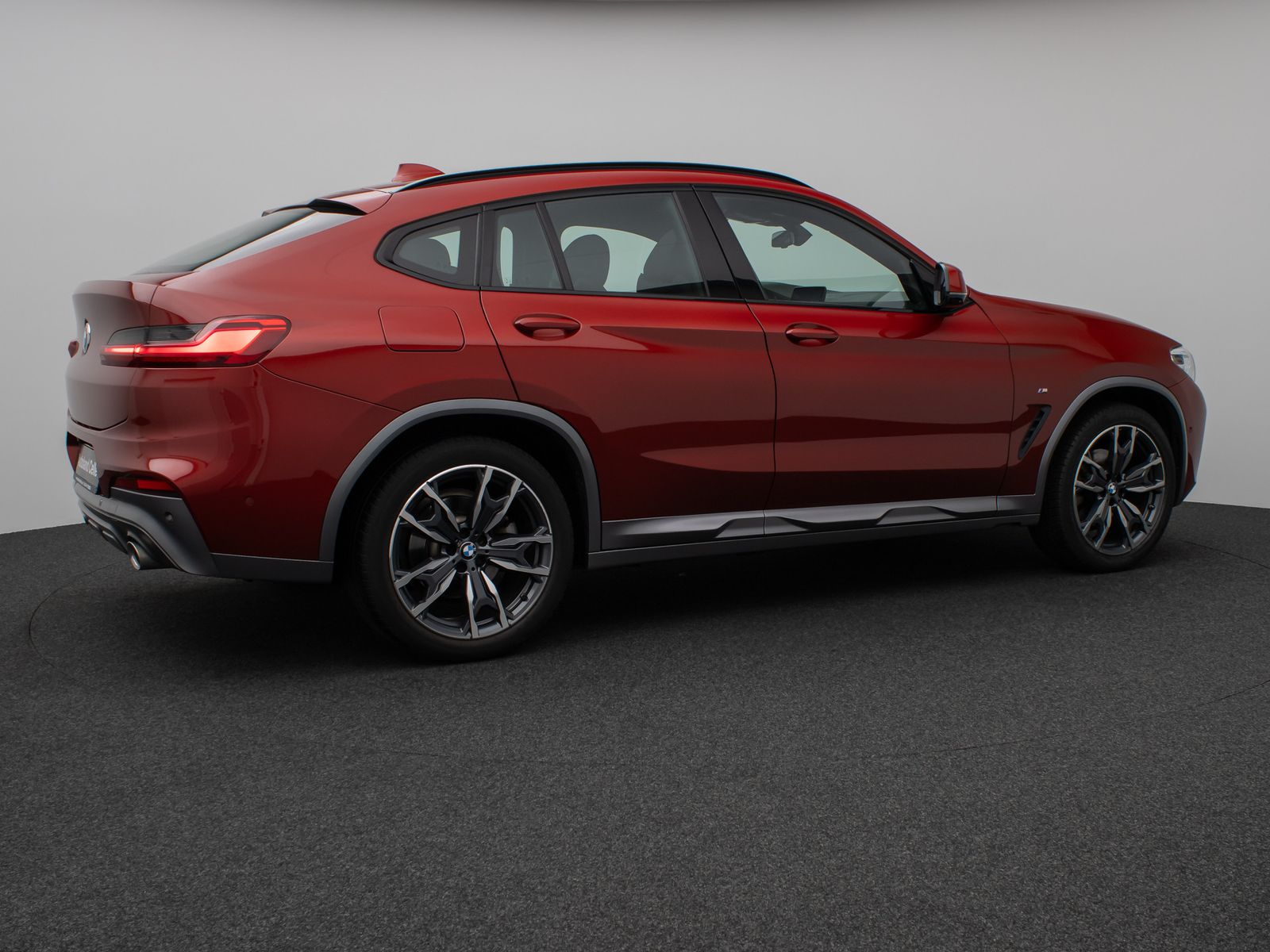 Fahrzeugabbildung BMW X4 xD20d M Sport X Panorama HUD HiFi Komfort 20"