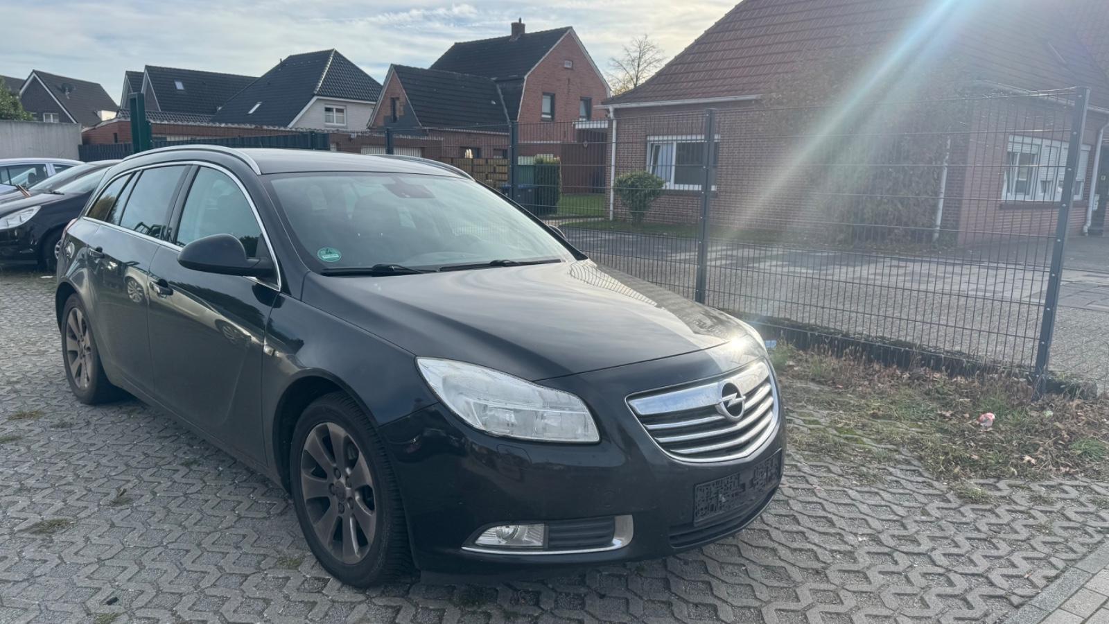 Opel Insignia 2010 — вигляд ззаду