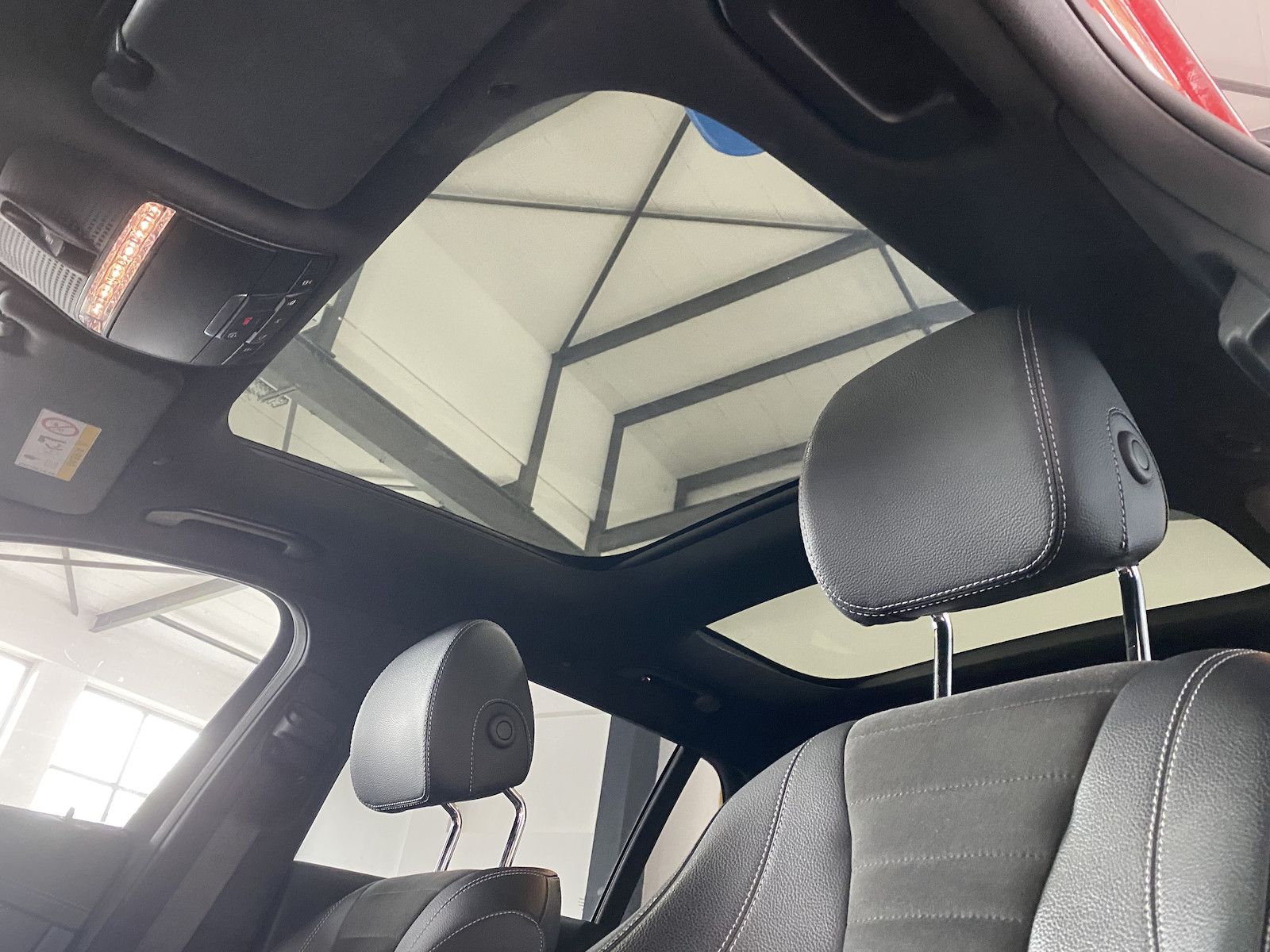 Fahrzeugabbildung Mercedes-Benz E 220 d T AMG/PANO/STHZG/´20/DIS/BUR/AHK/