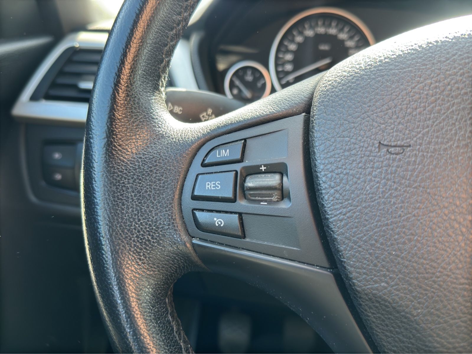 Fahrzeugabbildung BMW 316i Touring/Sitzheiz./Klimaauto./PDC/Tempomat