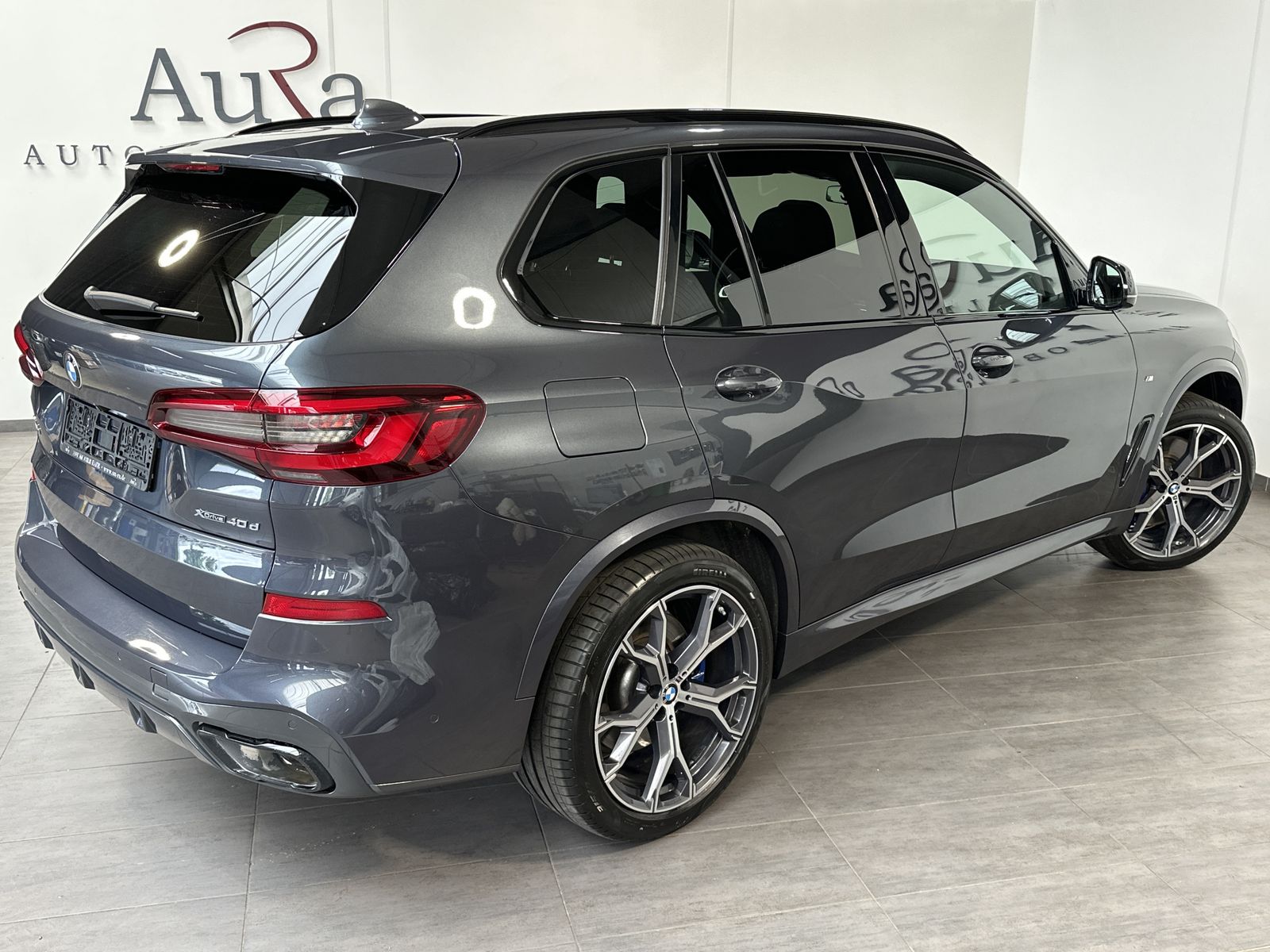 Fahrzeugabbildung BMW X5 xDrive40d M-Sport NAV+LASER+AHK+PANO+HEAD-UP