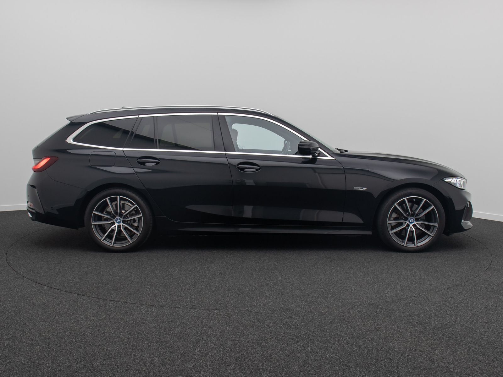 Fahrzeugabbildung BMW 330e Komfort DAB H/K Kamera Panorama Individual