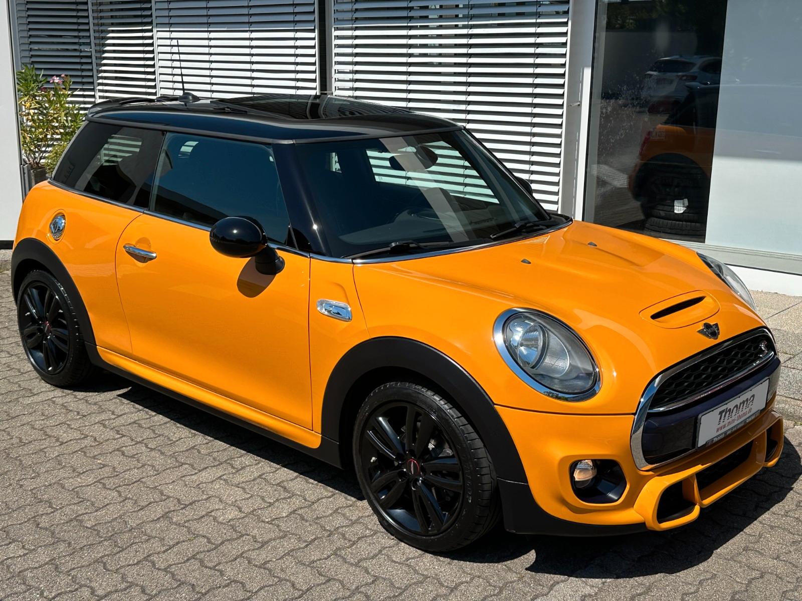MINI Cooper S + JCW Int.+Ext.Pkt+Navi+Klimaaut.+Pano+