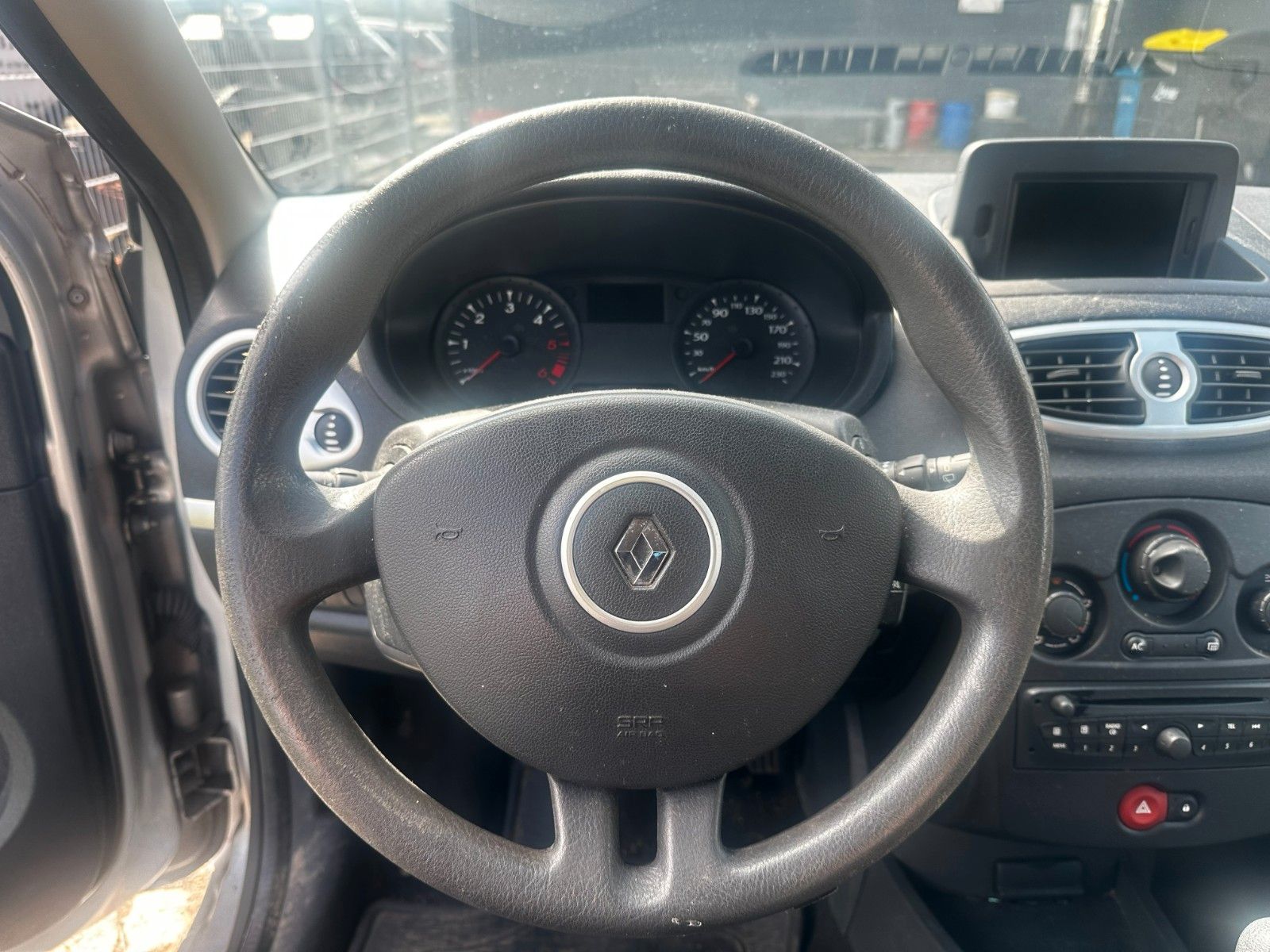 Fahrzeugabbildung Renault Clio Grandtour Navi / Klima / ZV / Dachreling