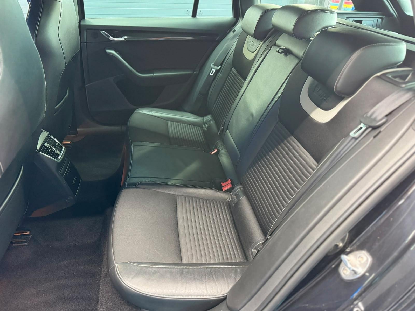 Skoda Octavia Combi RS 220 ch DSG • GPS • CarPlay • Canton • Bi-Xénon • Attelage • Hayon électrique